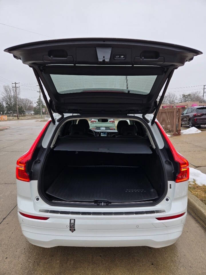 Used 2023 Volvo XC60 B5 Core image 13