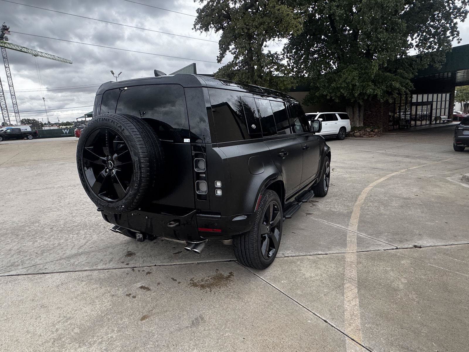 Certified 2024 Land Rover Defender 110 V8 AWD/4WD image 9