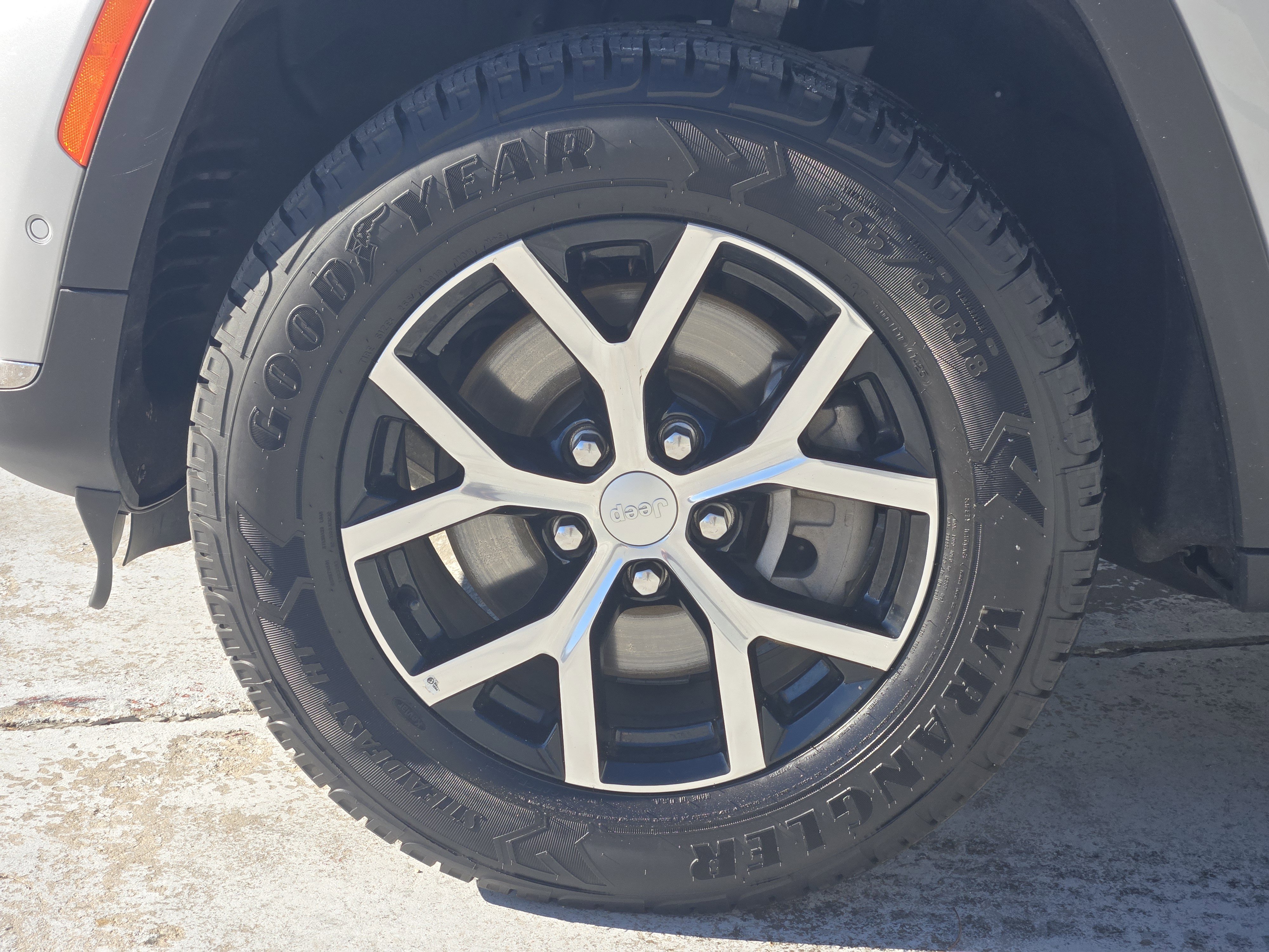 Used 2024 Jeep Grand Cherokee L Limited w/ Luxury Tech Group II image 15