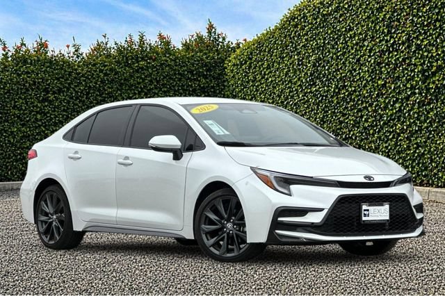 Used 2025 Toyota Corolla SE FWD image 2