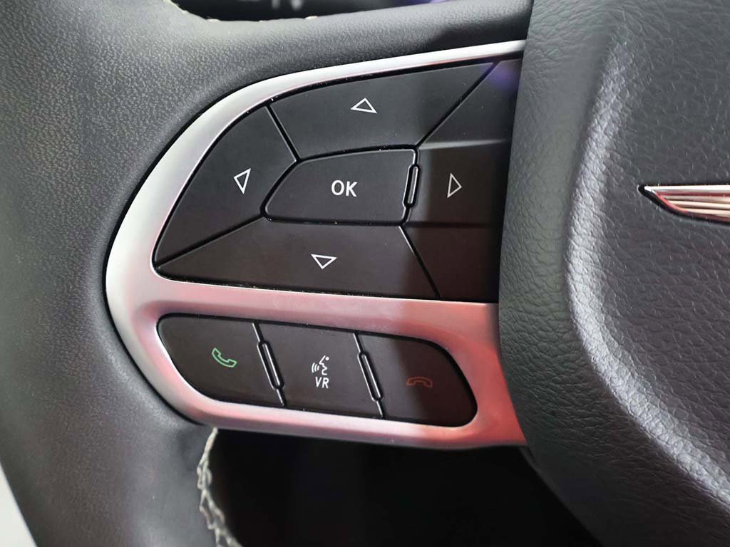 Used 2024 Chrysler Pacifica Touring-L image 37