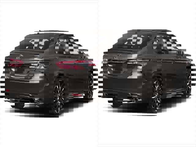 Used 2018 Toyota Camry XSE image 2