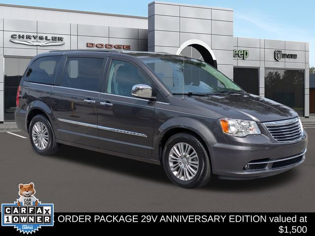 Used 2016 Chrysler Town & Country Touring-L FWD image 1