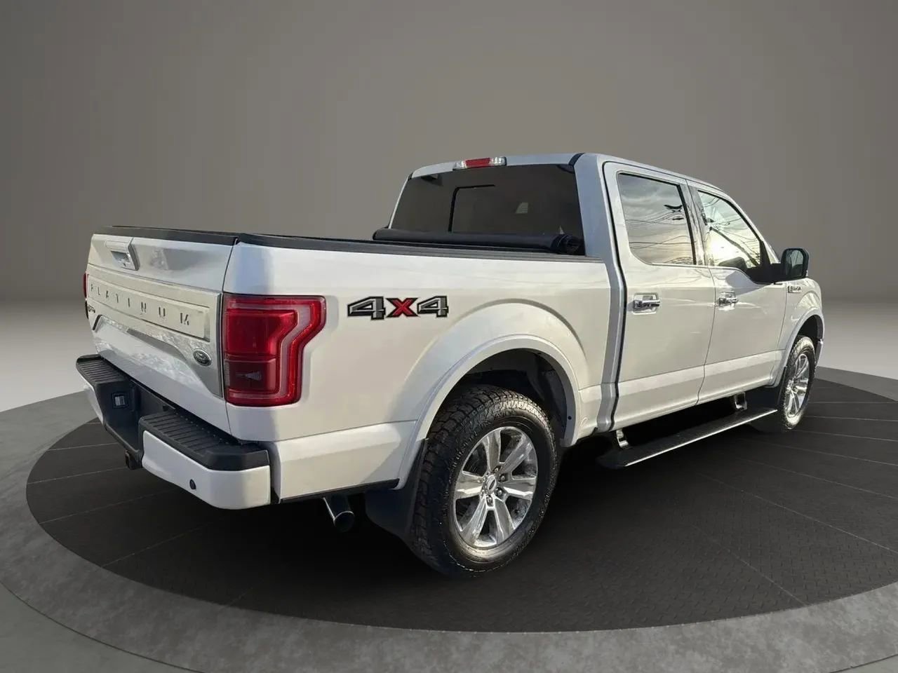 Used 2016 Ford F150 Platinum w/ Equipment Group 701A Luxury image 5