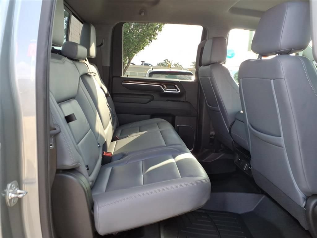 Used 2025 GMC Sierra 2500 SLE w/ Preferred Package AWD/4WD image 15