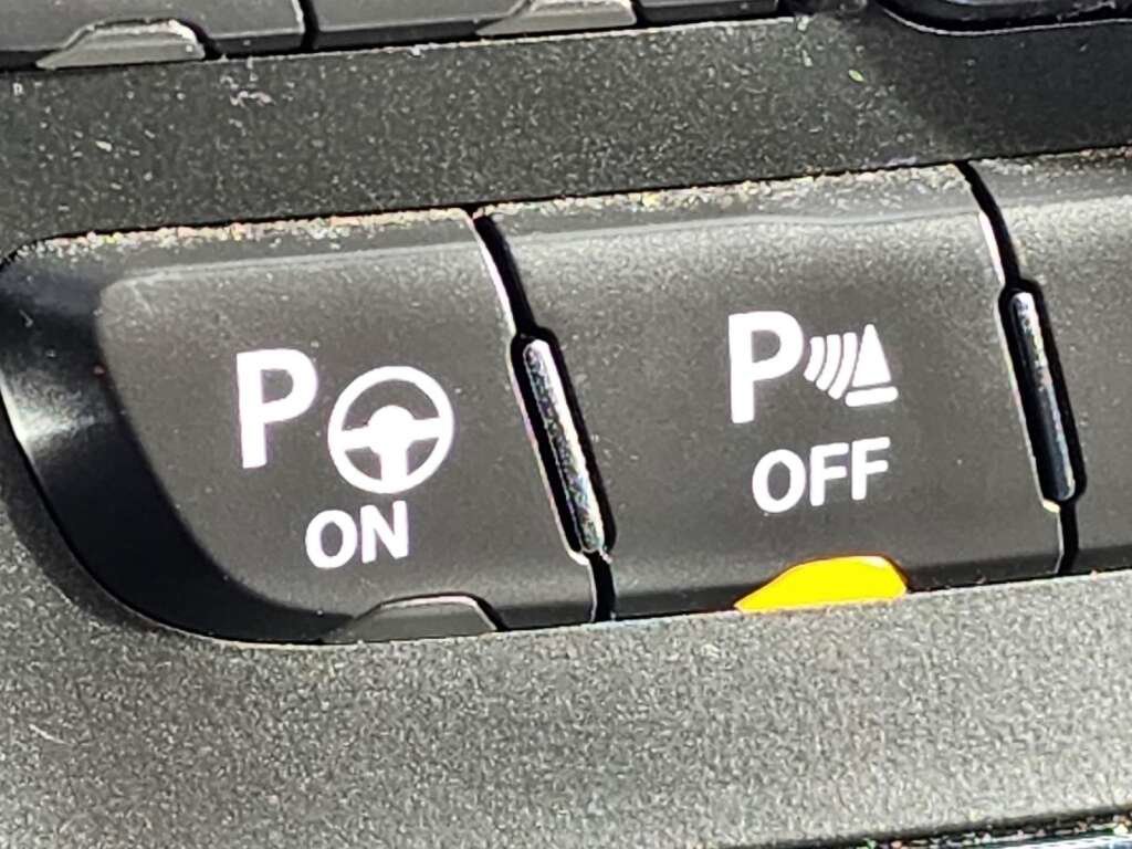 Used 2018 Jeep Grand Cherokee Trailhawk w/ Trailhawk Luxury Group image 27