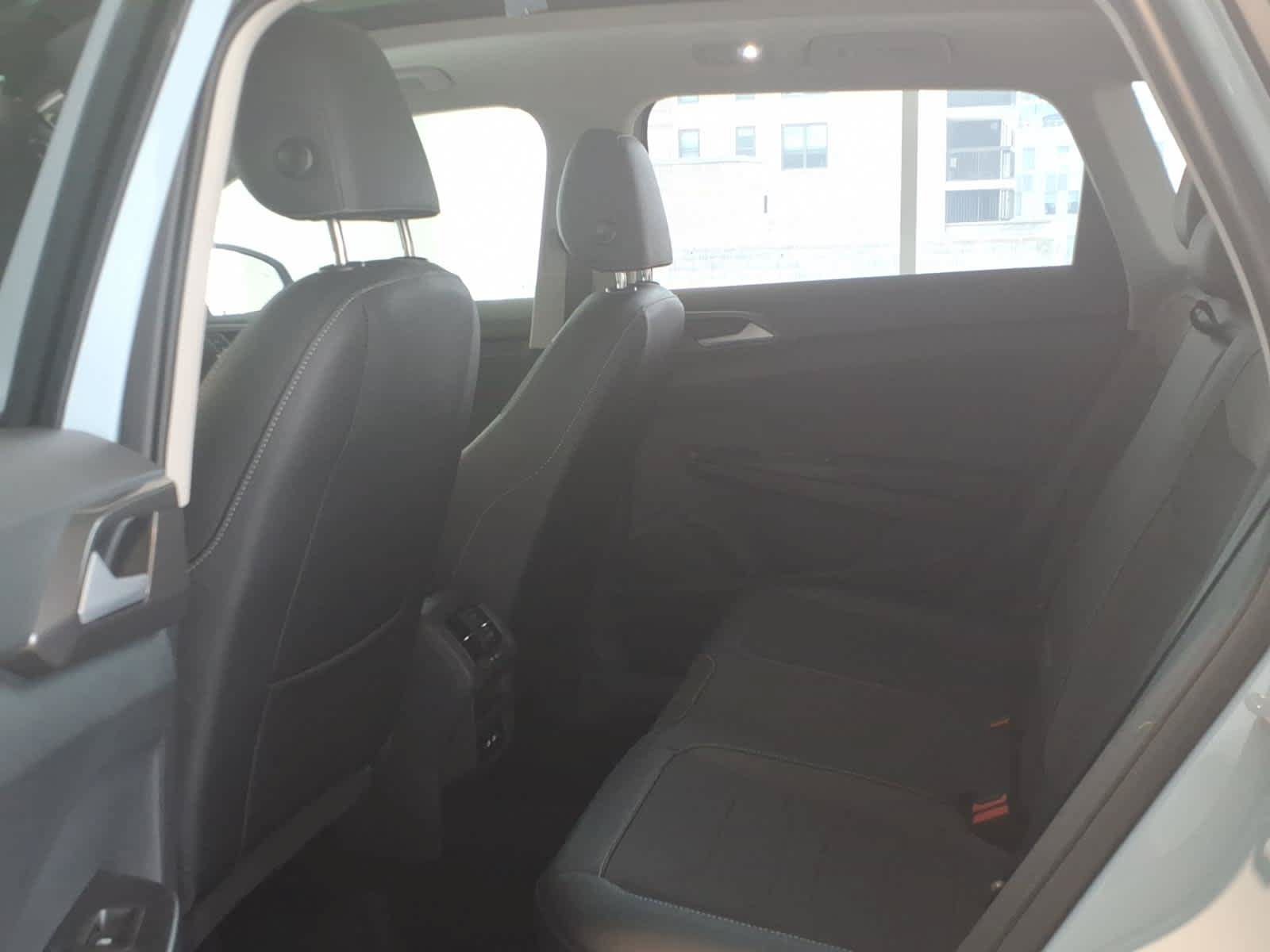 Used 2026 Volkswagen Taos SE AWD/4WD image 11