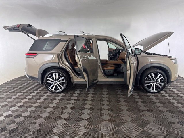 Certified 2025 Nissan Pathfinder Platinum AWD/4WD image 13