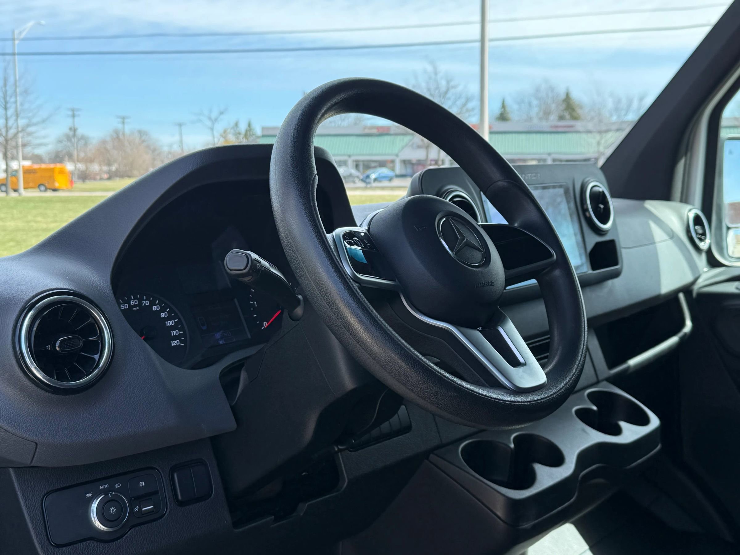 Used 2019 Mercedes-Benz Sprinter 144 image 10