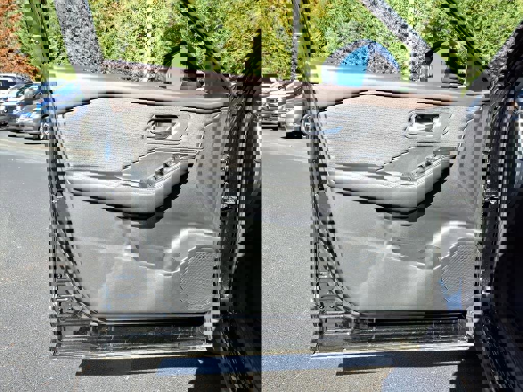 Used 2023 Nissan Rogue SV image 8