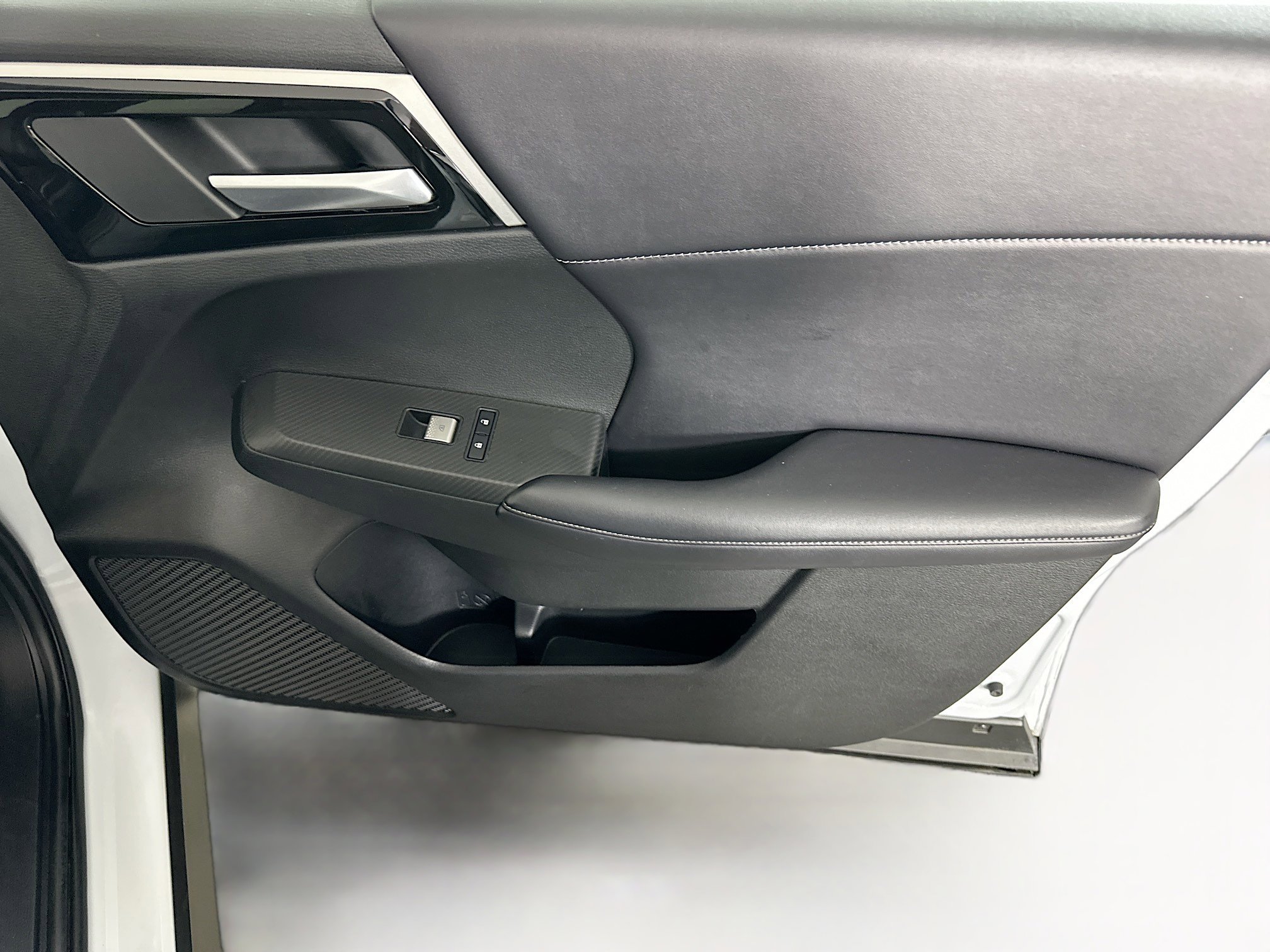 Used 2024 Mitsubishi Outlander SE image 32