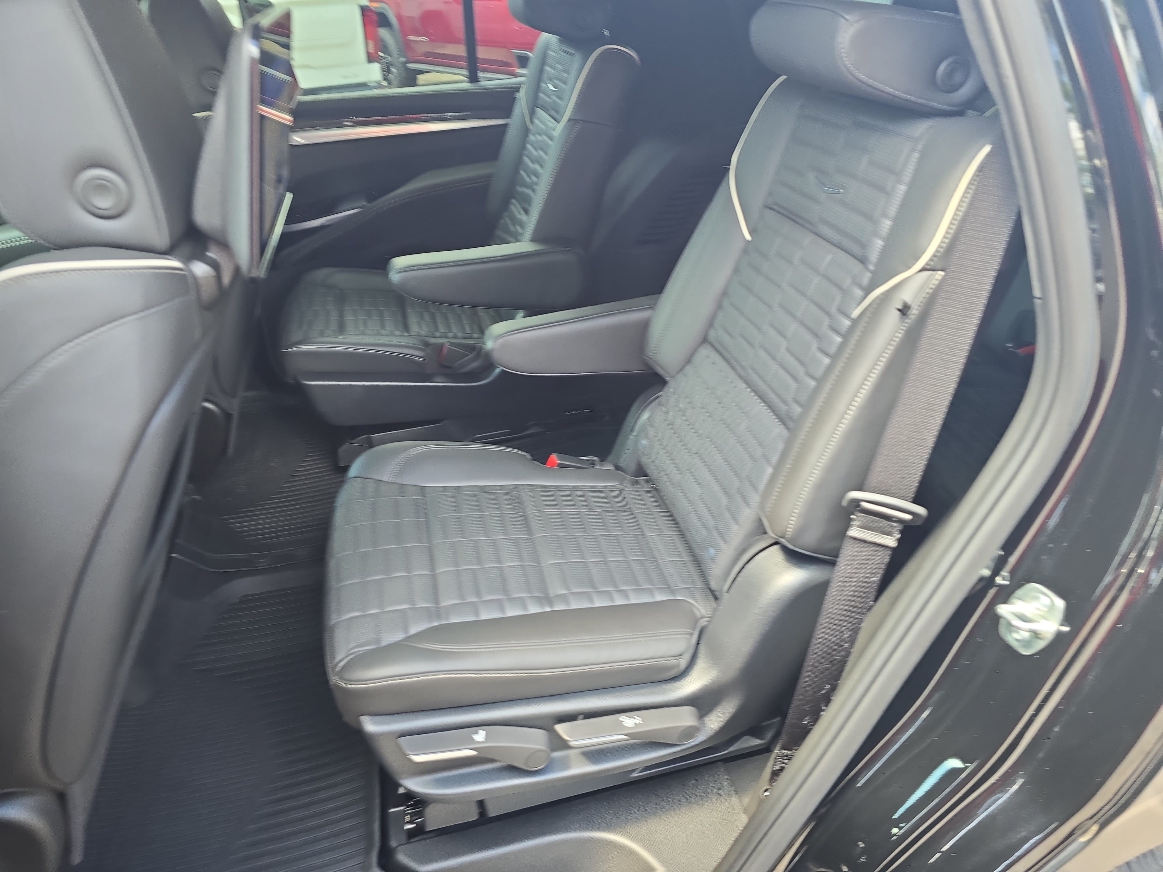 Certified 2025 Cadillac Escalade V AWD/4WD image 15
