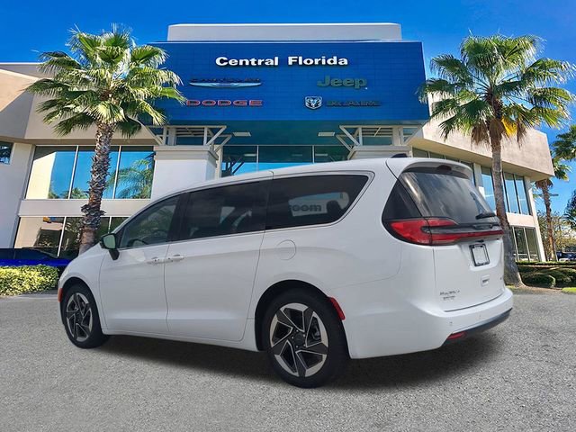 New 2027 Chrysler Pacifica Limited FWD image 7