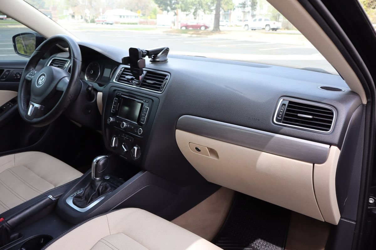 Used 2012 Volkswagen Jetta SEL FWD image 17