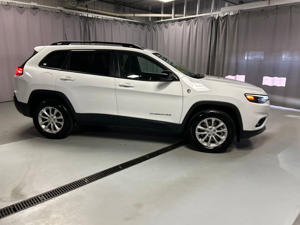 Used 2022 Jeep Cherokee Latitude Lux w/ Sun & Sound Group AWD/4WD image 8