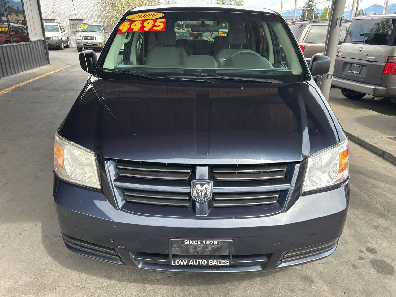 Used 2009 Dodge Grand Caravan SE FWD image 2
