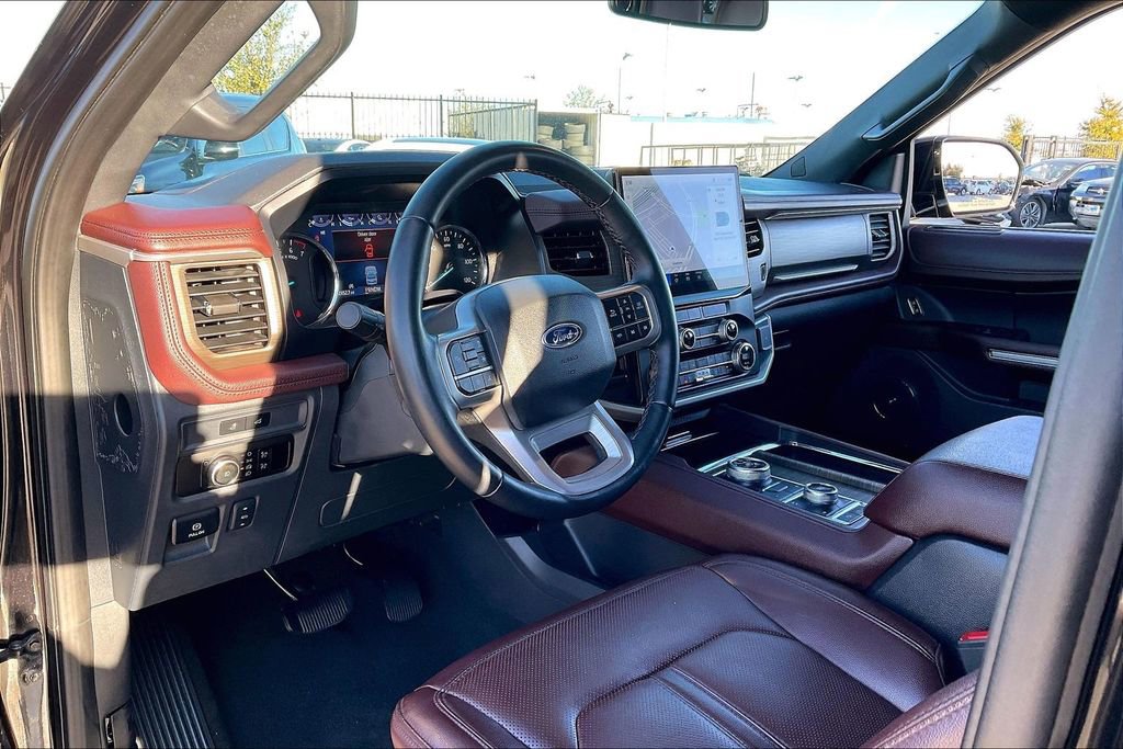 Used 2024 Ford Expedition Limited image 16