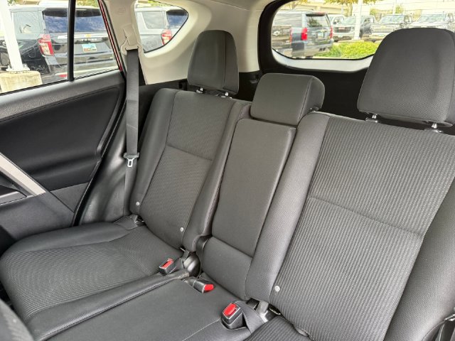 Used 2018 Toyota RAV4 LE FWD image 25