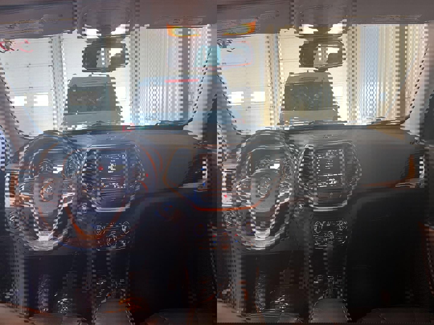 Used 2017 Jeep Cherokee Limited image 26