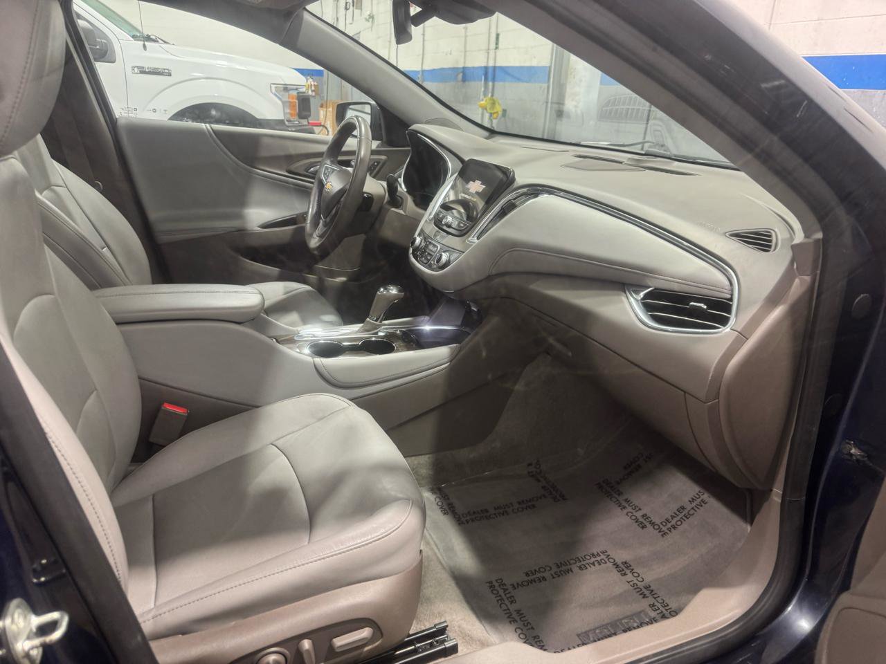 Used 2018 Chevrolet Malibu Premier w/ Premier Sun and Wheel Package FWD image 22