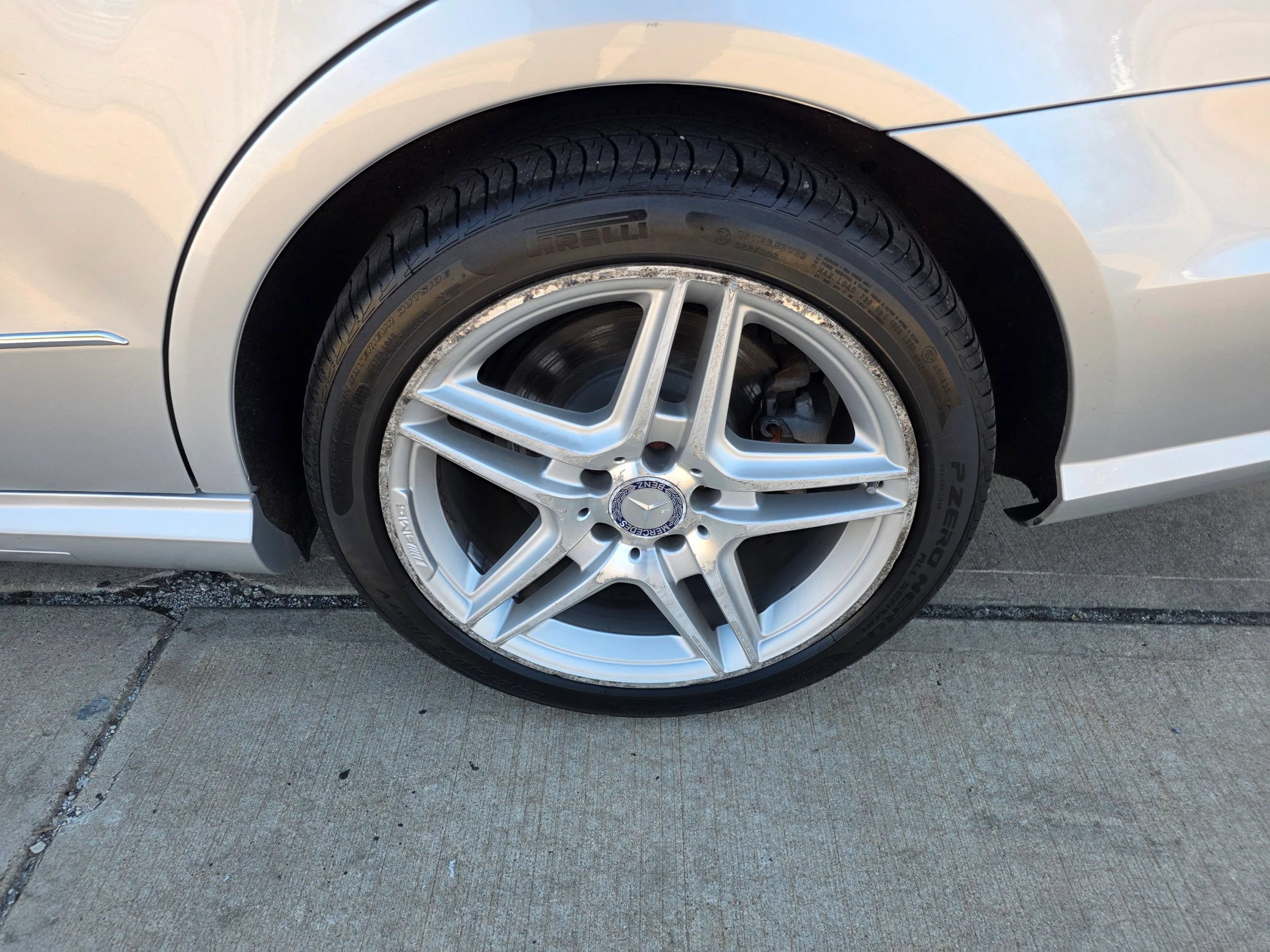 Used 2011 Mercedes-Benz E 550 4MATIC Sedan image 32