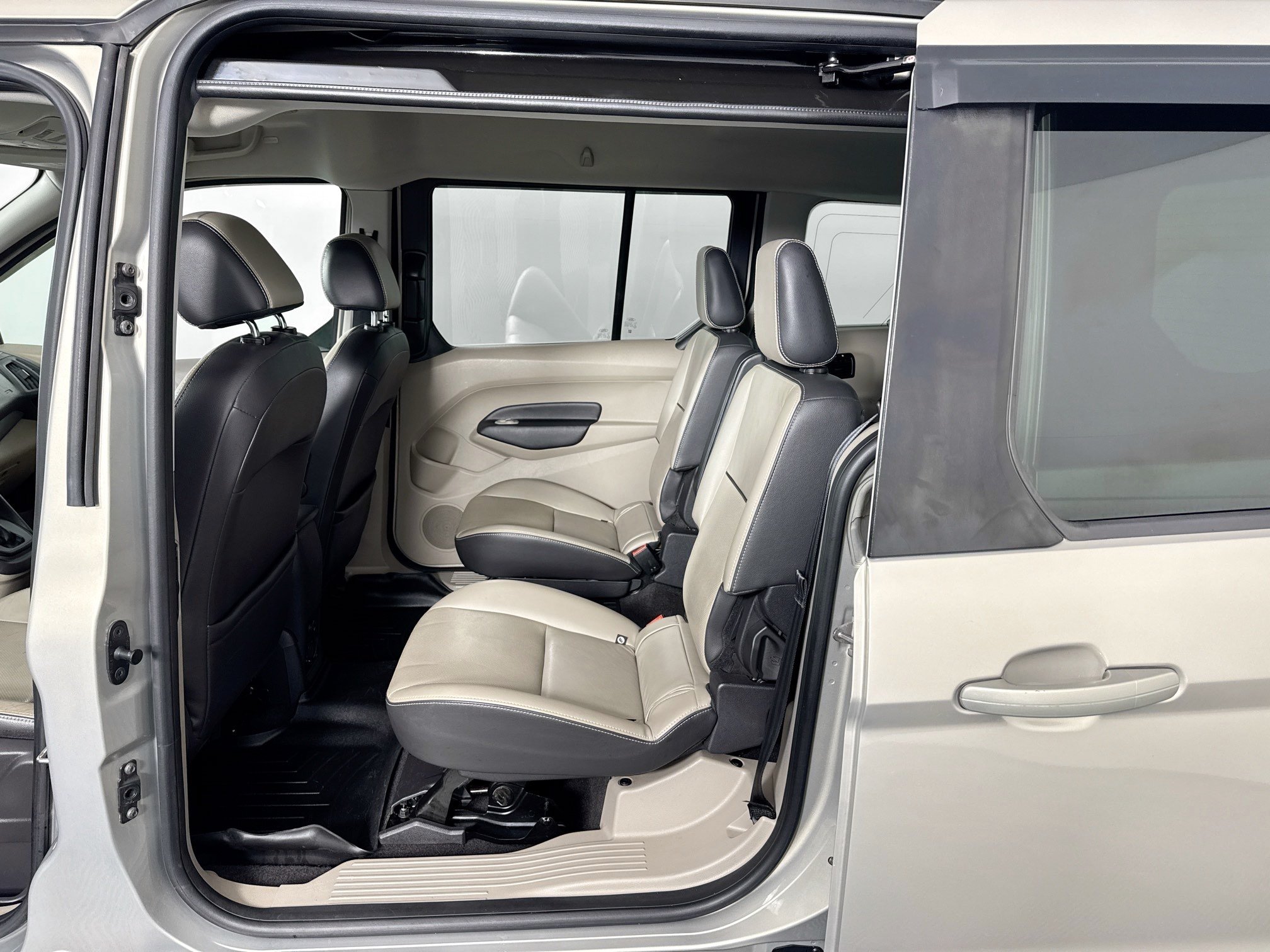 Used 2016 Ford Transit Connect Titanium FWD image 47