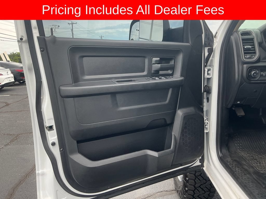 Used 2020 RAM 2500 Tradesman w/ Chrome Appearance Group AWD/4WD image 9