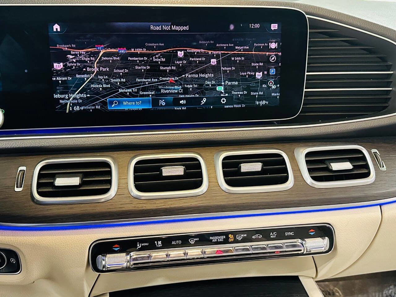 Used 2020 Mercedes-Benz GLE 580 4MATIC w/ Parking Assist Package image 12