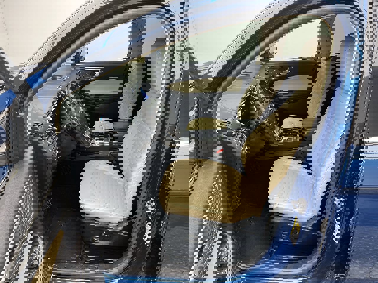 Used 2020 Ford Edge SEL image 3