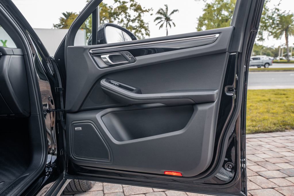 Used 2022 Porsche Macan image 31