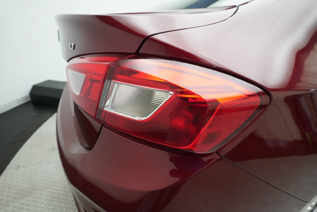 Used 2018 Chevrolet Cruze LT w/ Convenience Package FWD image 30