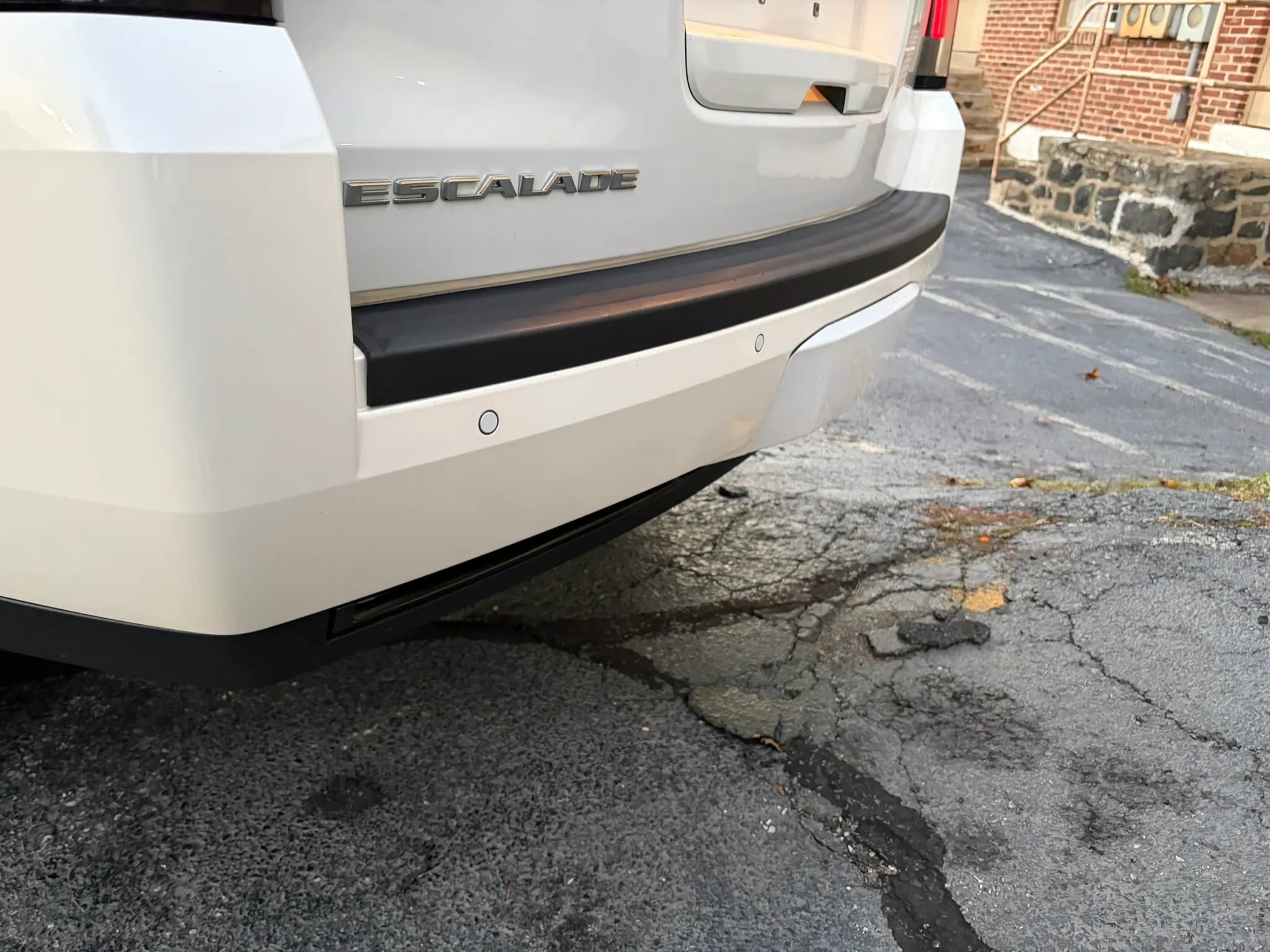 Used 2016 Cadillac Escalade Luxury AWD/4WD image 30