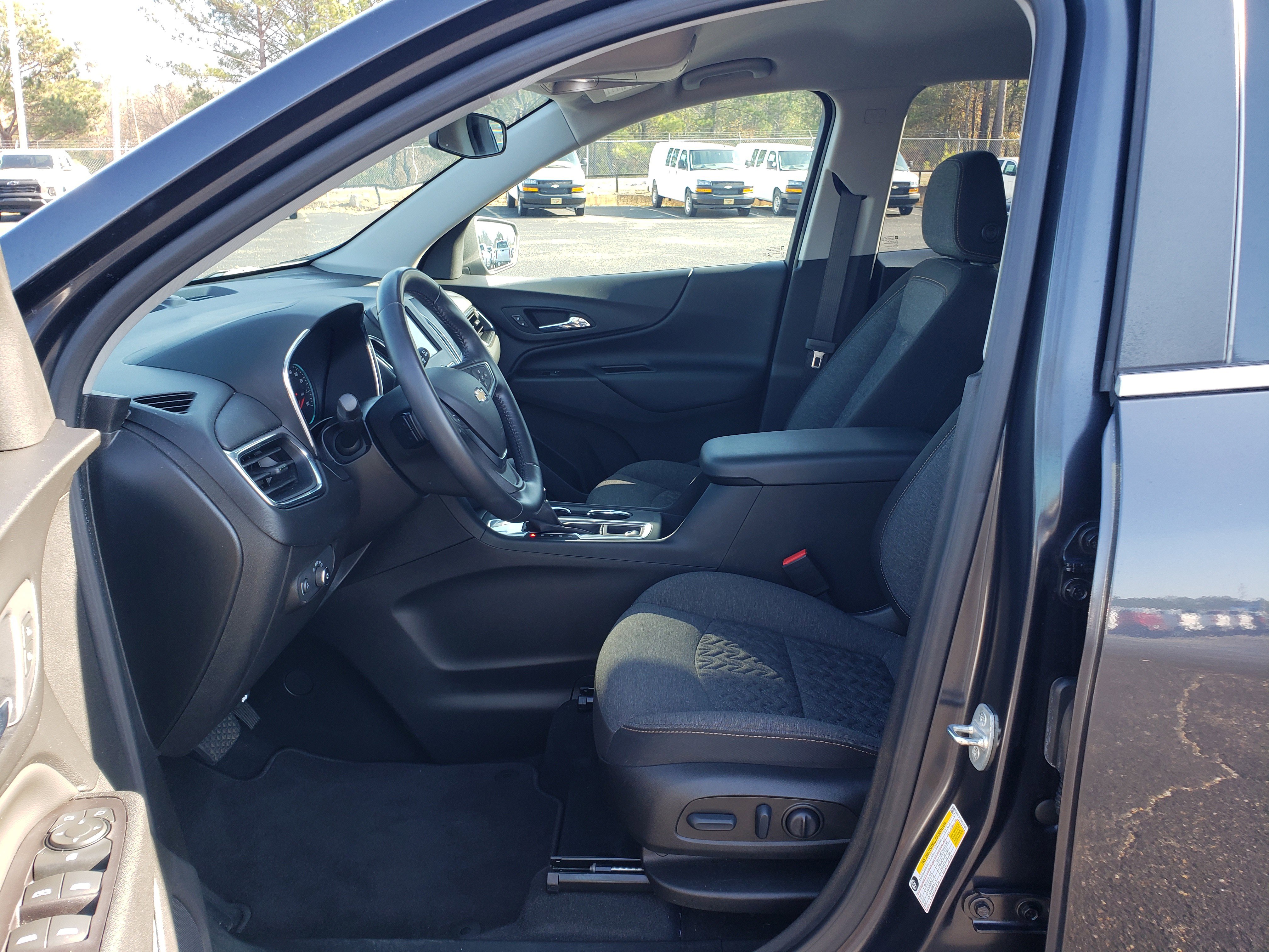 Used 2022 Chevrolet Equinox LT w/ Driver Convenience Package image 32