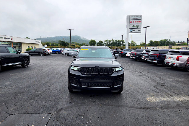 Used 2025 Jeep Grand Cherokee L Altitude AWD/4WD image 2