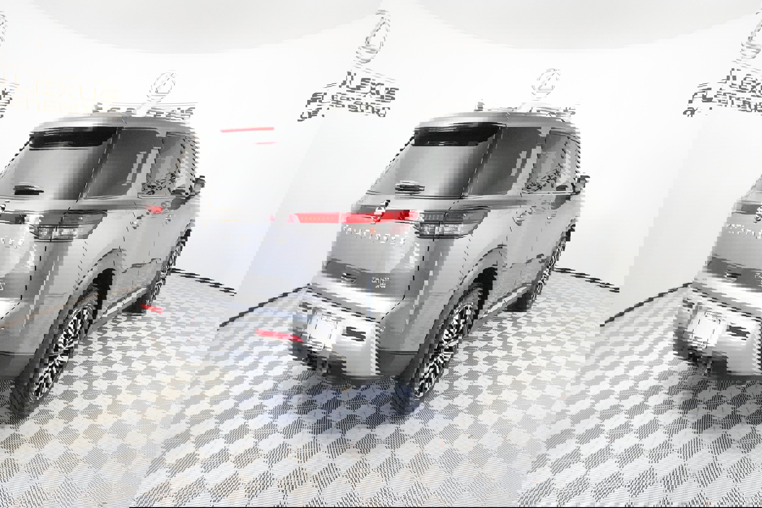 Used 2025 Nissan Pathfinder Platinum w/ Cargo Package image 6