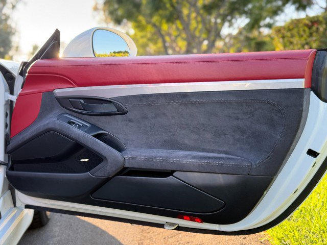 Used 2016 Porsche Boxster Spyder image 28