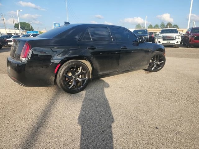 Used 2023 Chrysler 300 S RWD image 4