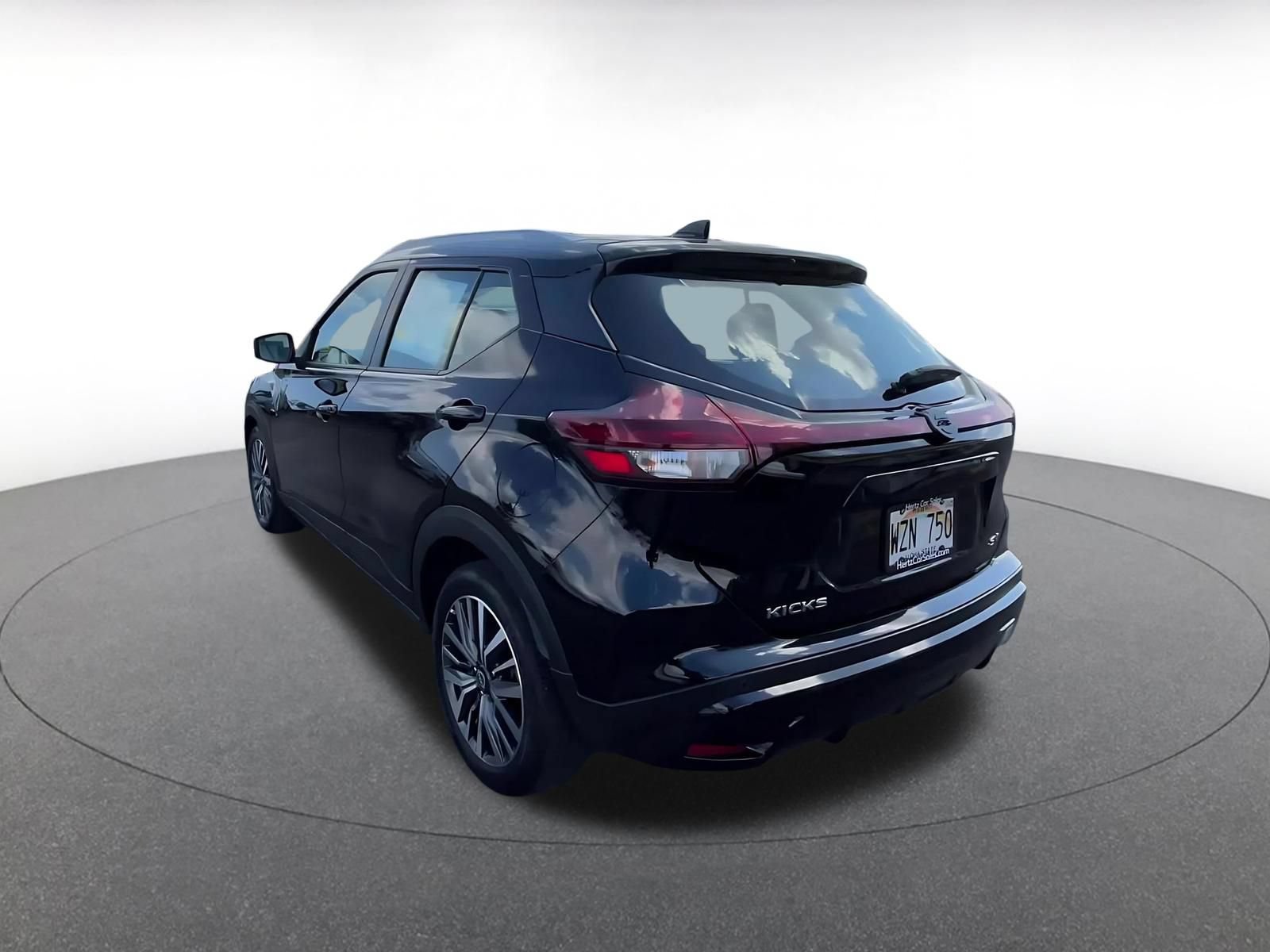 Used 2024 Nissan Kicks SV FWD image 9