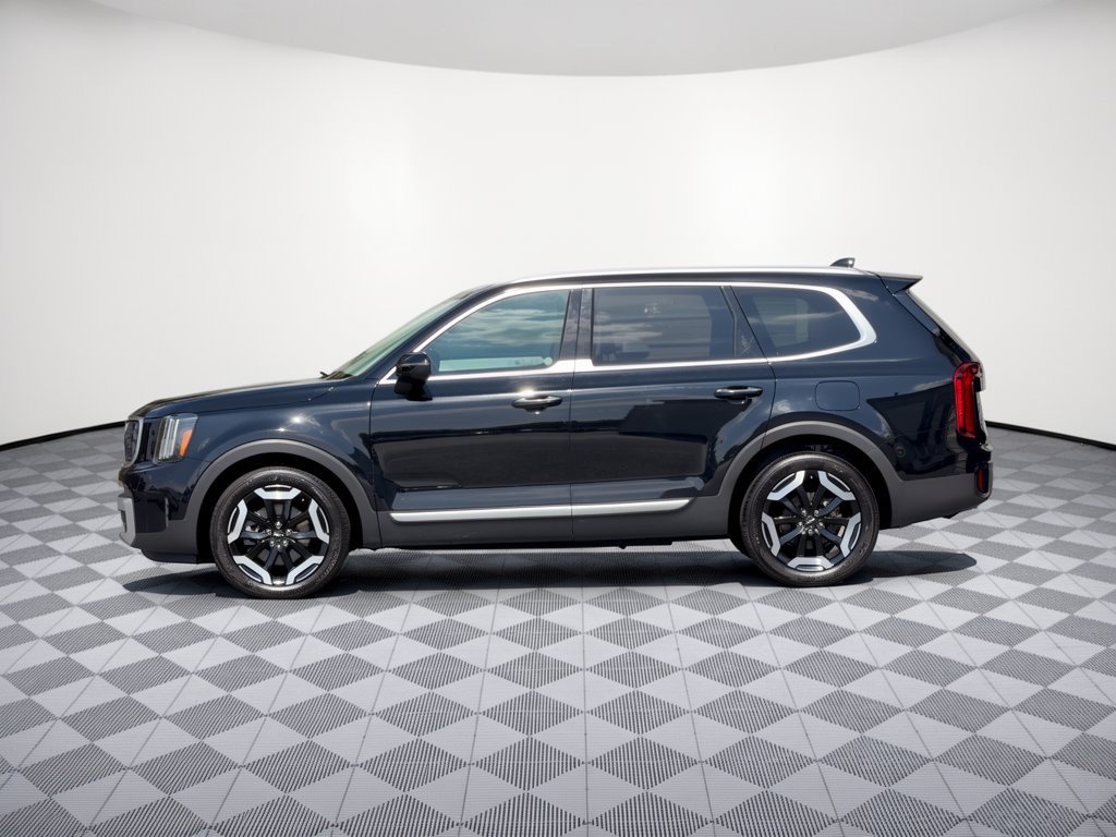 Used 2025 Kia Telluride S FWD image 2