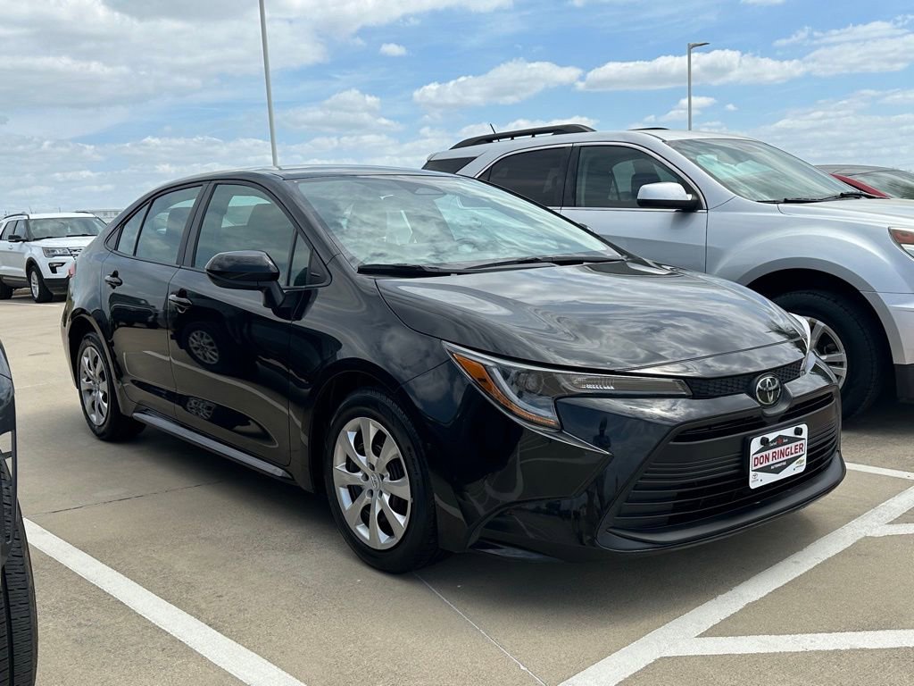 Certified 2024 Toyota Corolla LE image 1