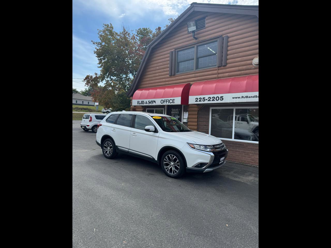 Used 2018 Mitsubishi Outlander ES image 1