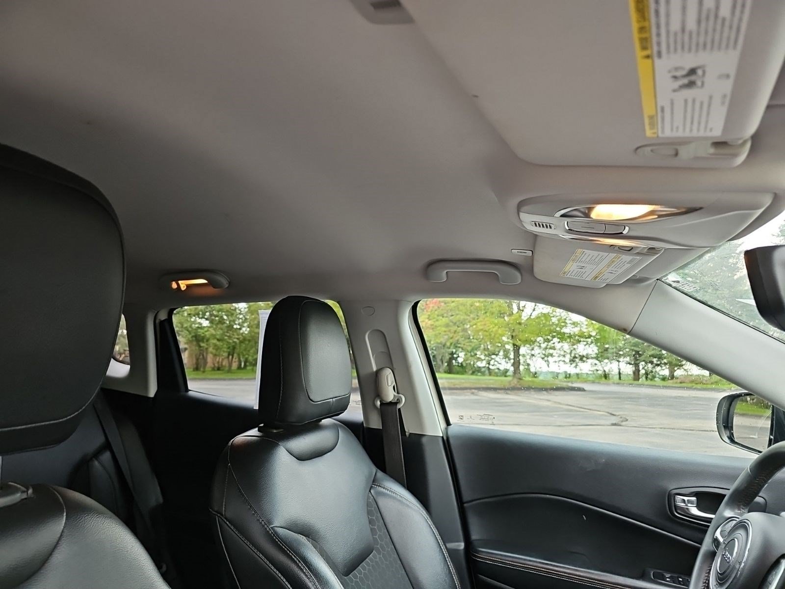 Used 2018 Jeep Compass Latitude FWD image 13