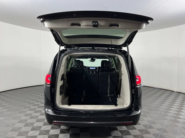 Used 2024 Chrysler Pacifica Touring-L FWD image 52