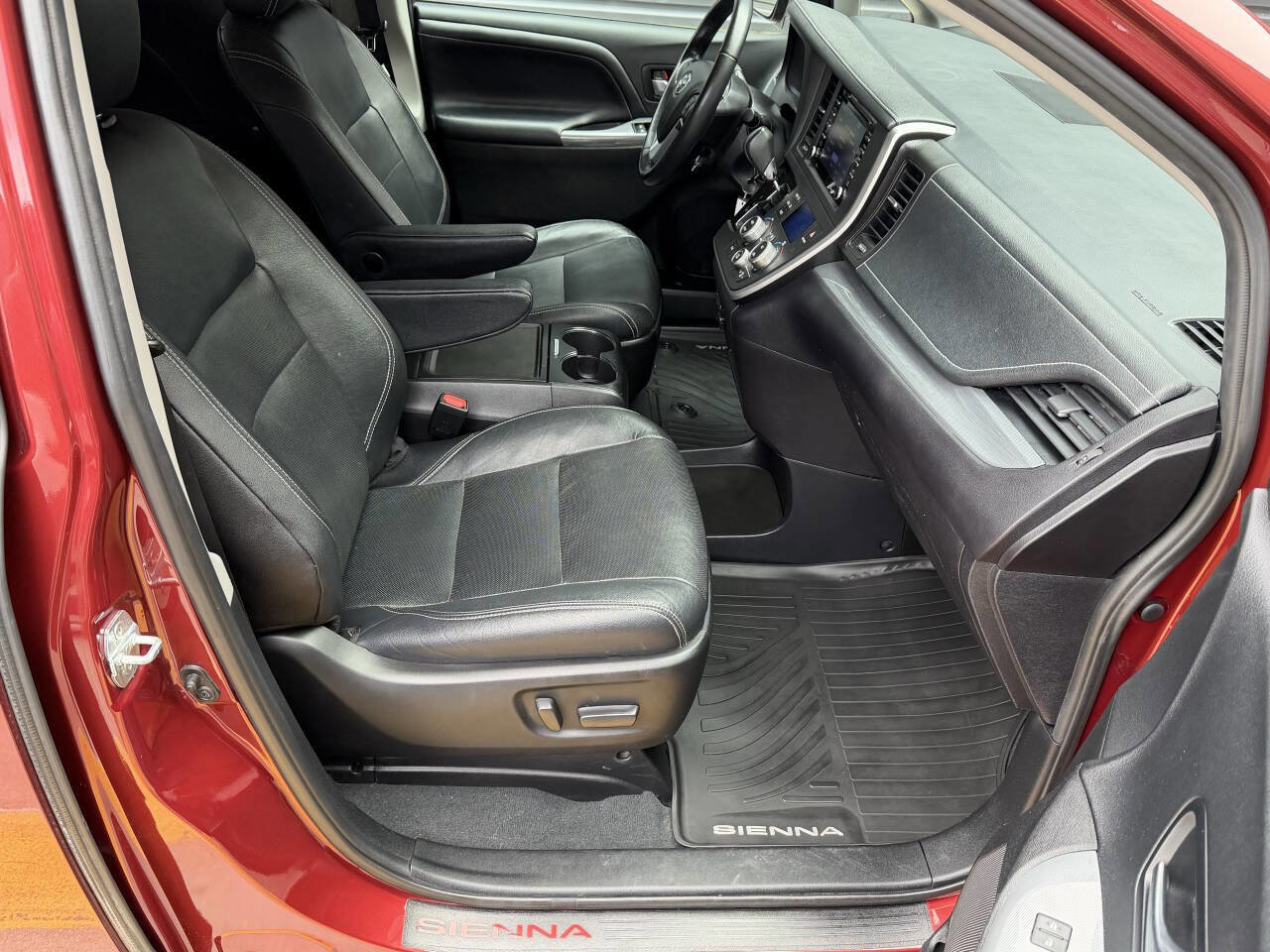 Used 2020 Toyota Sienna SE FWD image 19