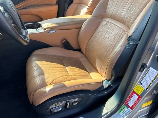 Used 2022 Lexus LS 500 w/ Interior Upgrade Package RWD image 10
