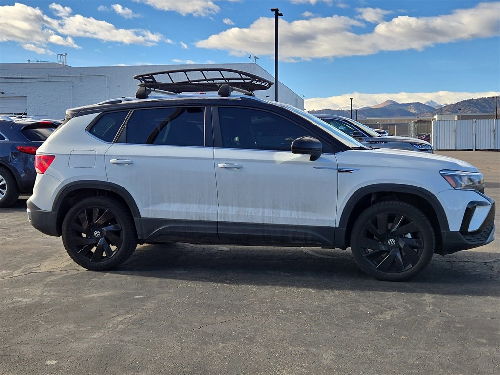 Used 2024 Volkswagen Taos SE w/ Panoramic Sunroof Package image 4