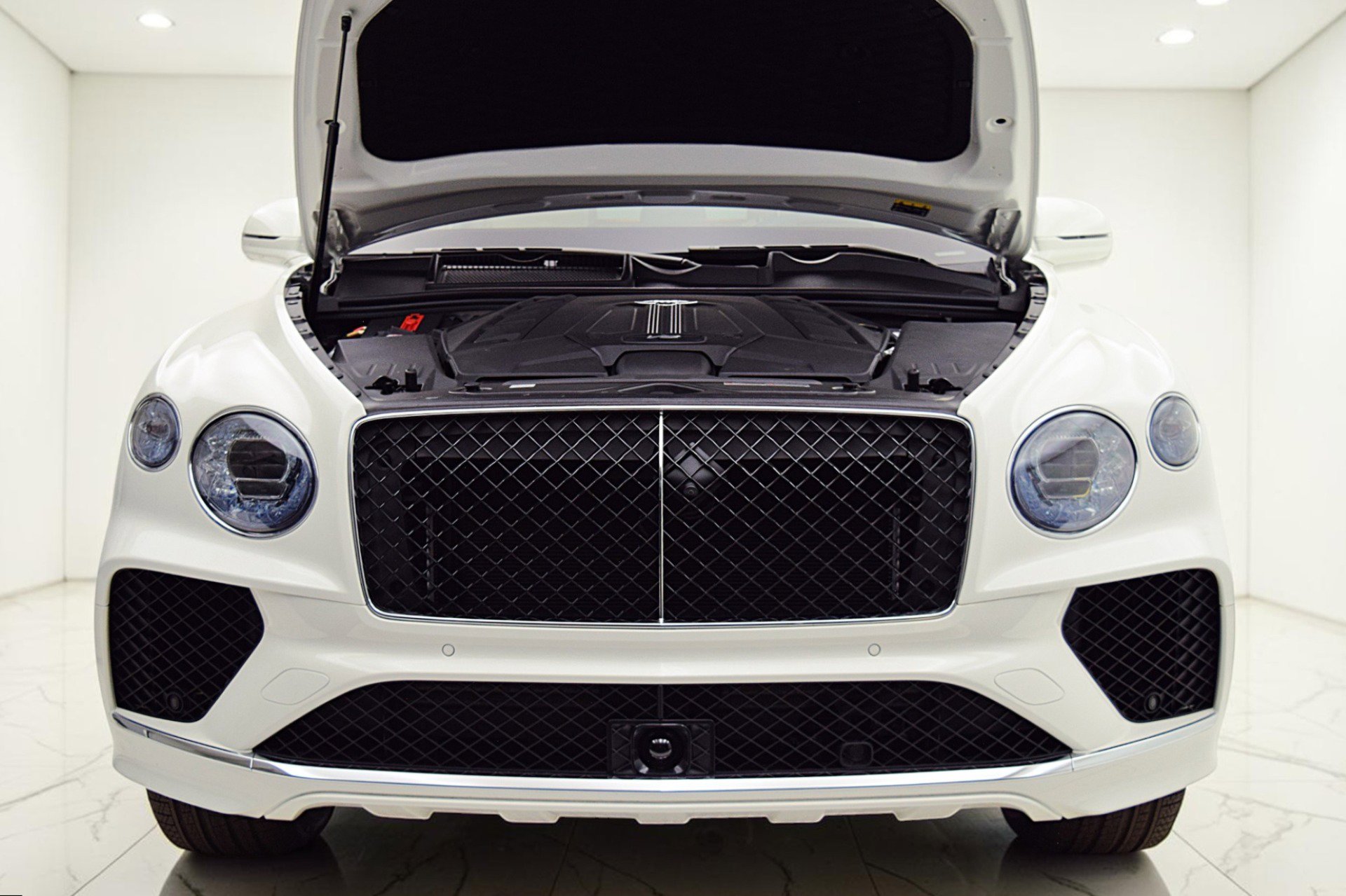 Used 2024 Bentley Bentayga AWD/4WD image 18