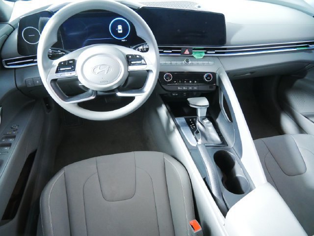 Used 2024 Hyundai Elantra SEL FWD image 4