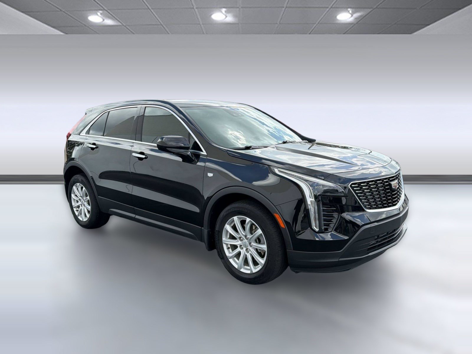 Used 2023 Cadillac XT4 Luxury w/ Cold Weather Package FWD image 6