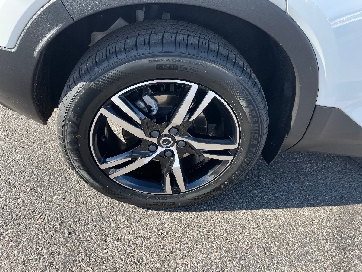 Used 2023 Volvo XC40 B5 Plus AWD/4WD image 45